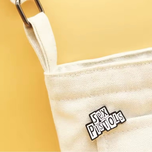 Sex Pistols Logo Enamel Pin Lapel English Punk Rock Brooch Pin - Picture 7 of 9